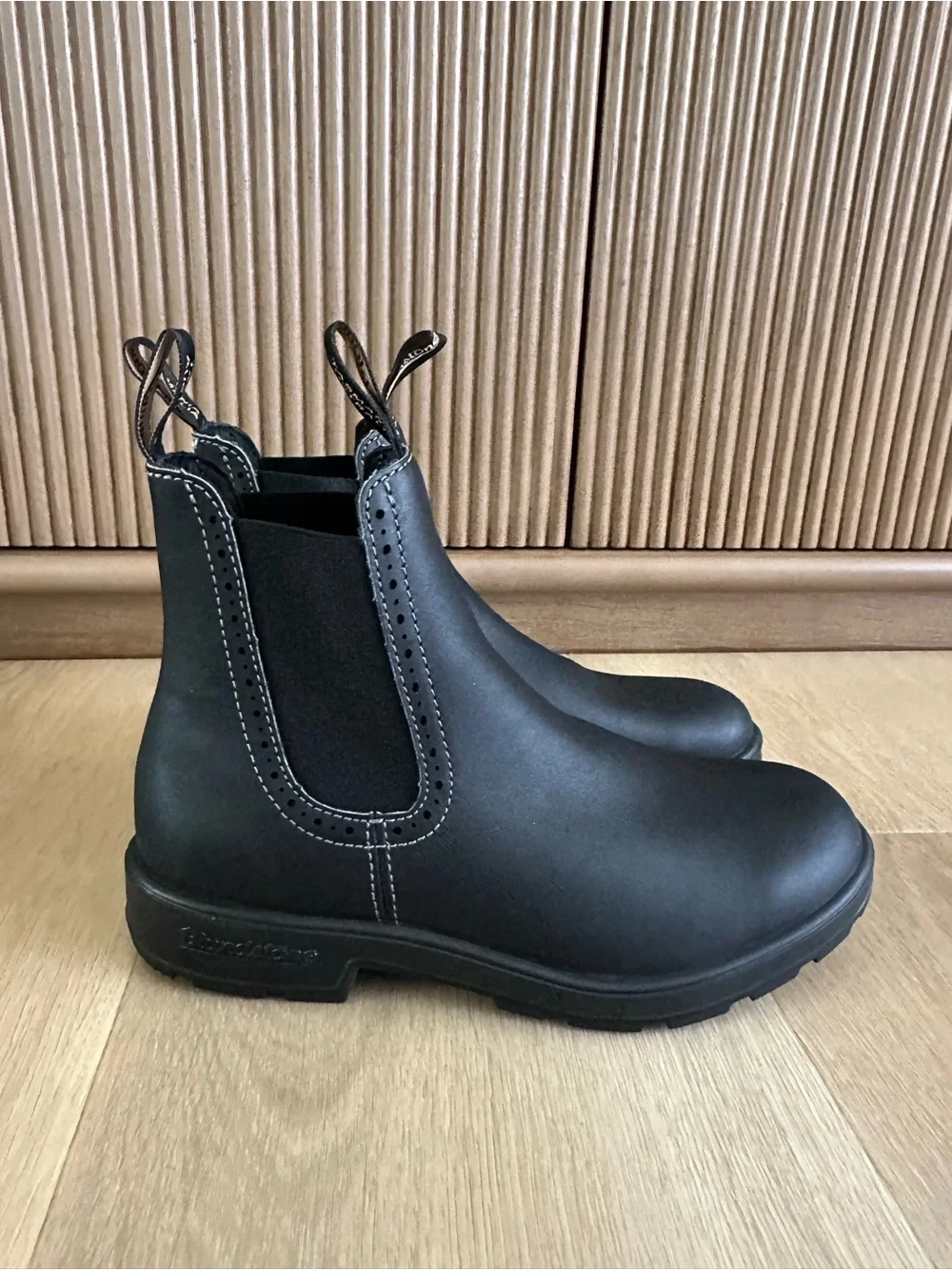 Blundstone 1448 women's high-top Chelsea boots size 7